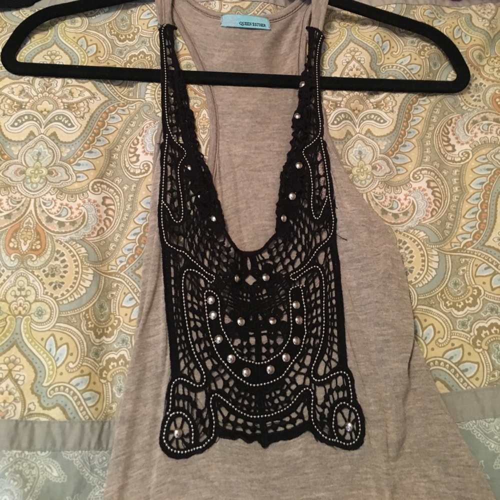 Embroidered flowy tank!